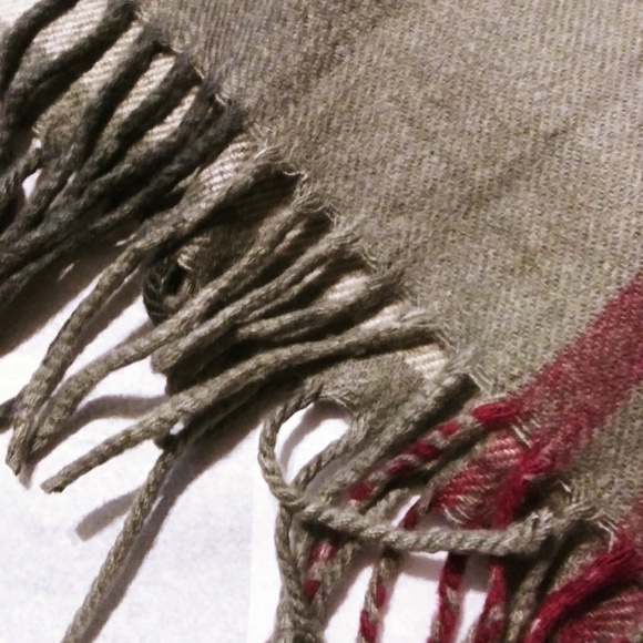 Grey and Red Cashmere feel scarf - Picture 3 of 4